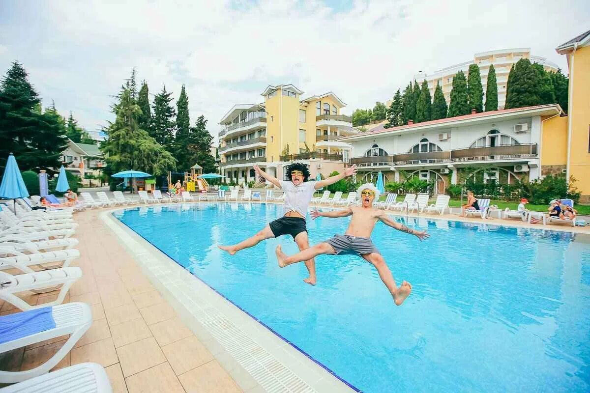 Демерджи отель алушта бассейн. Алушта. Демерджи отель алушта бассейн. Пансионат демерджи алушта. Алушта.