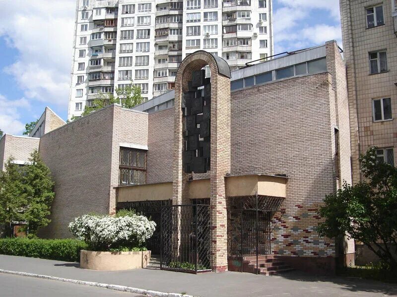 киевская библиотека. национальная библиотека украины имени в и вернадского фото. библиотека киев. киев библиотека имени вернадского внутри. национальная библиотека имени вернадского.