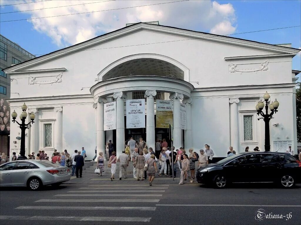 театр современник метро чистые пруды. театр современник москва метро. театр современник на чистопрудном бульваре. театр современник в отражении чистых прудов. площадь ильинские ворота выход из метро.