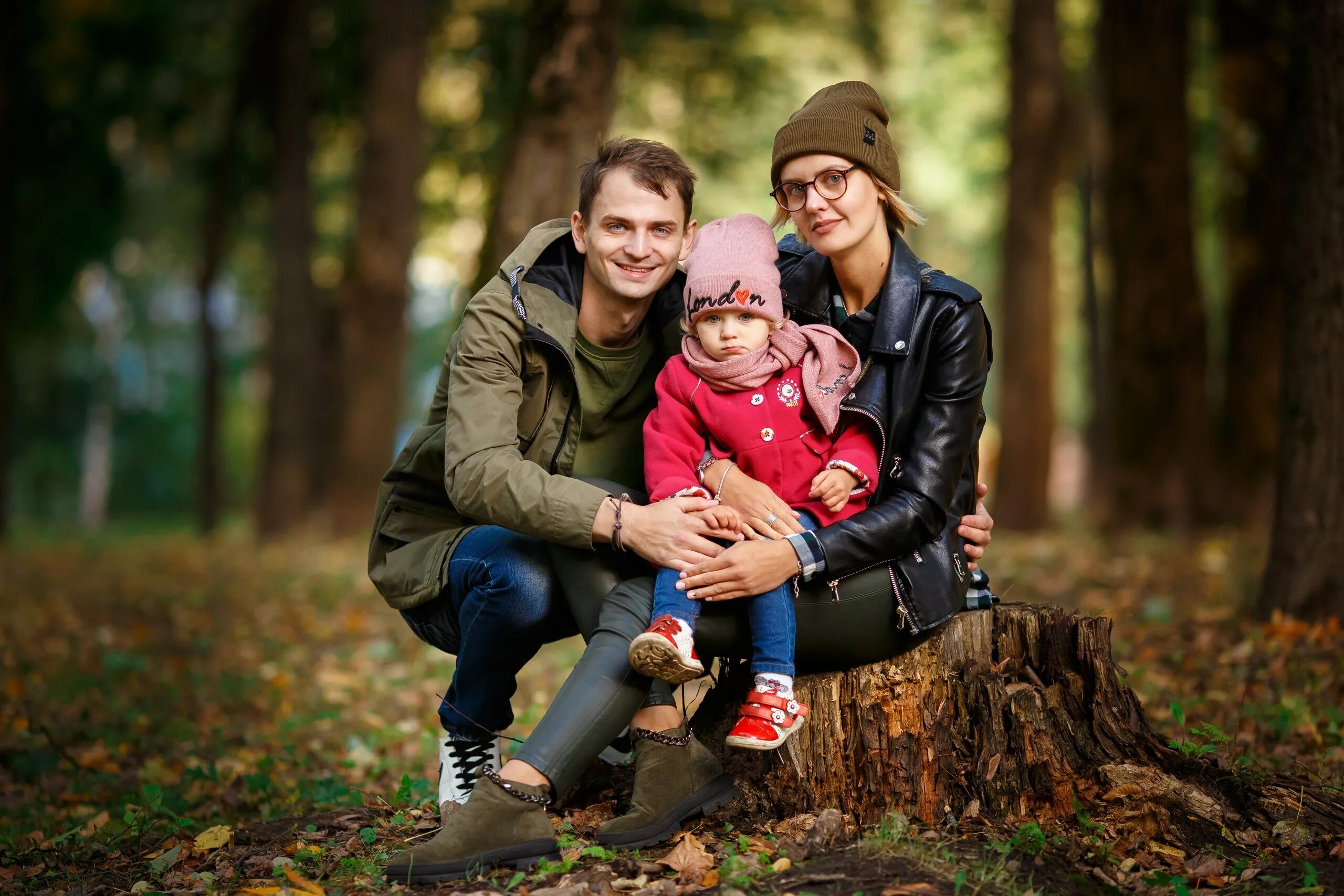 New b family. Семейная фотосессия. Семейный фотограф. Осенняя фотосессия семейная с ребенком. Фотограф семейная фотосессия.