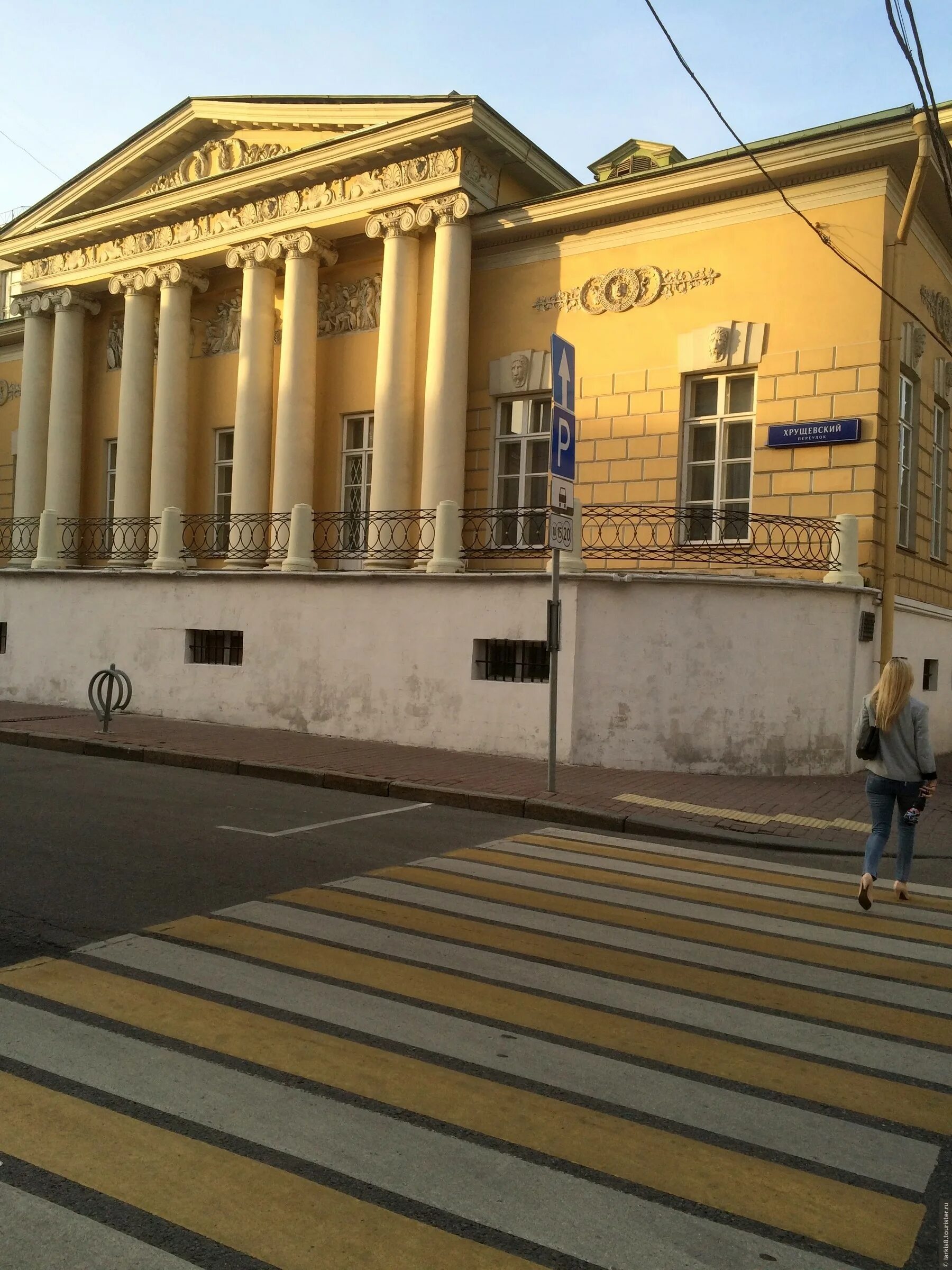 Ул пречистенка 12 2с1. Усадьба Хрущевых-Селезневых в Москве. Хрущевский переулок музей Пушкина. Улица Пречистенка 12 Хрущевых-Селезневых. Усадьбы Хрущевых-Селезневых (хрущевский пер., д. 2/12.