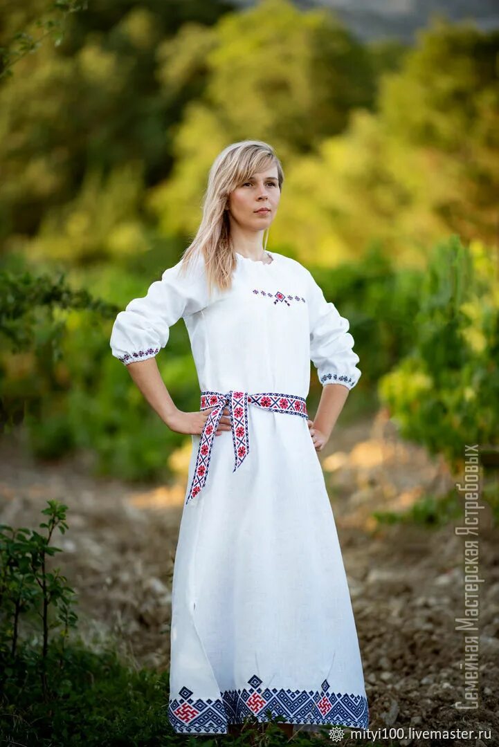 Две девушки в красивых платьях. Фотосессия в свадебном платье. Замужние платья. Наряд для соблазнения мужчин. Вместо свадебного платья.