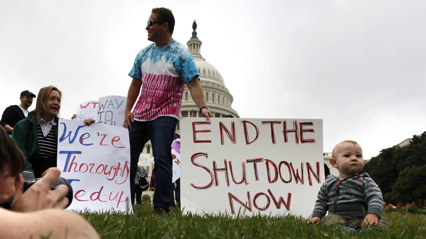 Дефолт рф 1998. Россия в нескольких часах от дефолта. Дефолт в америке. Дефолт 1995. Дефолт спасай.