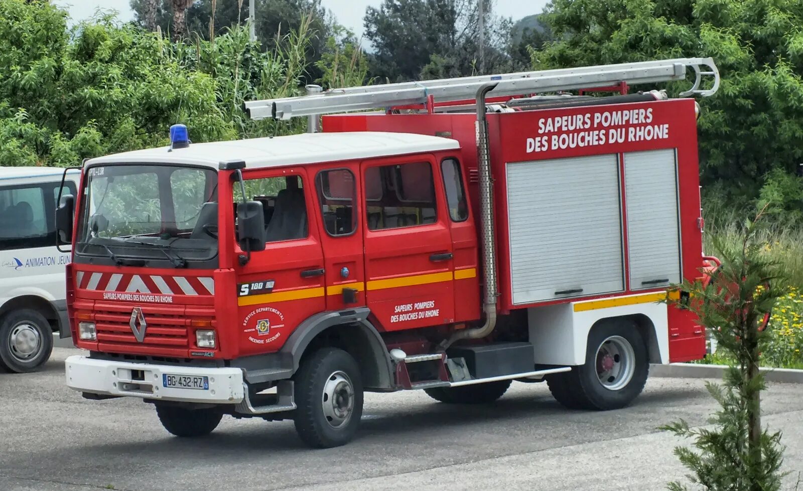 Грузовые пожарные автомобили. Пожарный фургон. Пожарные машины Франции. Пожарный грузовик