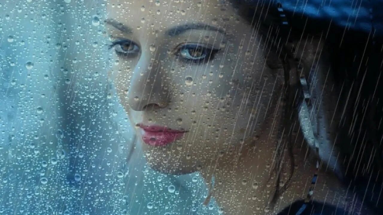 Девушка дождь. Дождь за окном. Плачущая девушка под дождем. Летний дождь. Песня лей вода