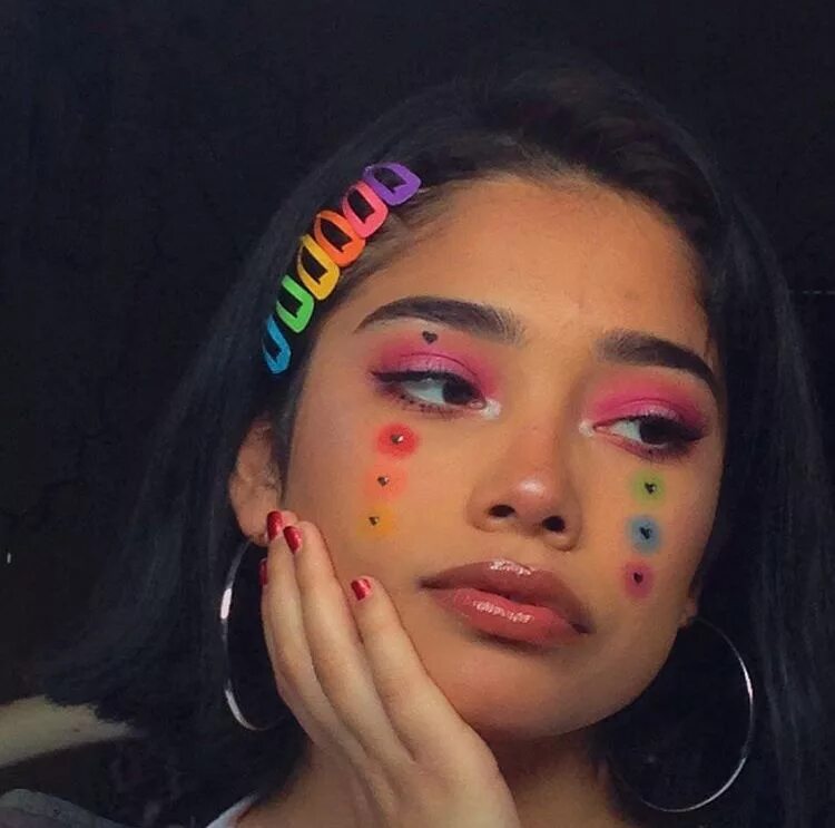 Макияж на хэллоуин пиковая дама. Макияж на хэллоуин пиковая дама. Playboi carti clown makeup. Макияж инди кид карамбейби. Макияж инди кид 2022.