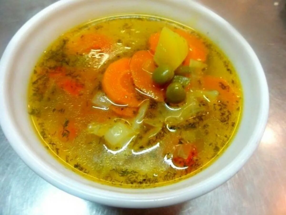 Суп капуста картошка морковь. Овощной суп. Суп с зеленым горошком. Овощной суп с зеленым горошком. Горох для супа.