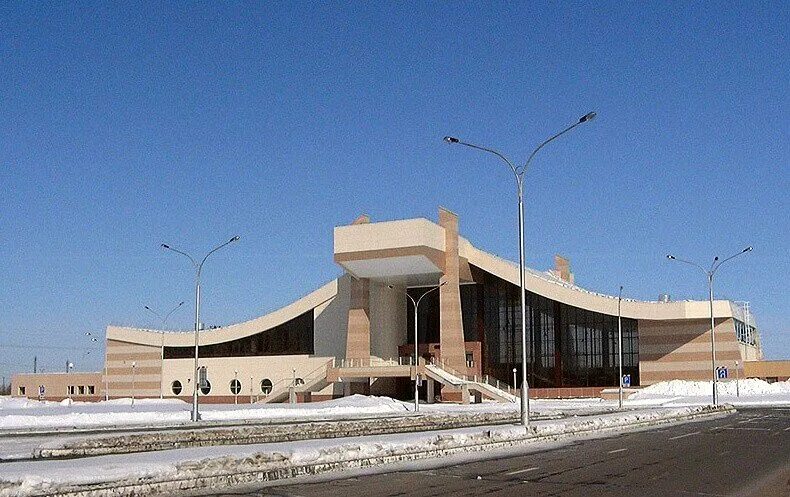 Жд нижневартовск телефон. Вокзал Нижневартовск. ЖД вокзал Нижневартовск. Вокзал Нижневартовск-1, Нижневартовск. Вокзал Нижневартовска 2000.