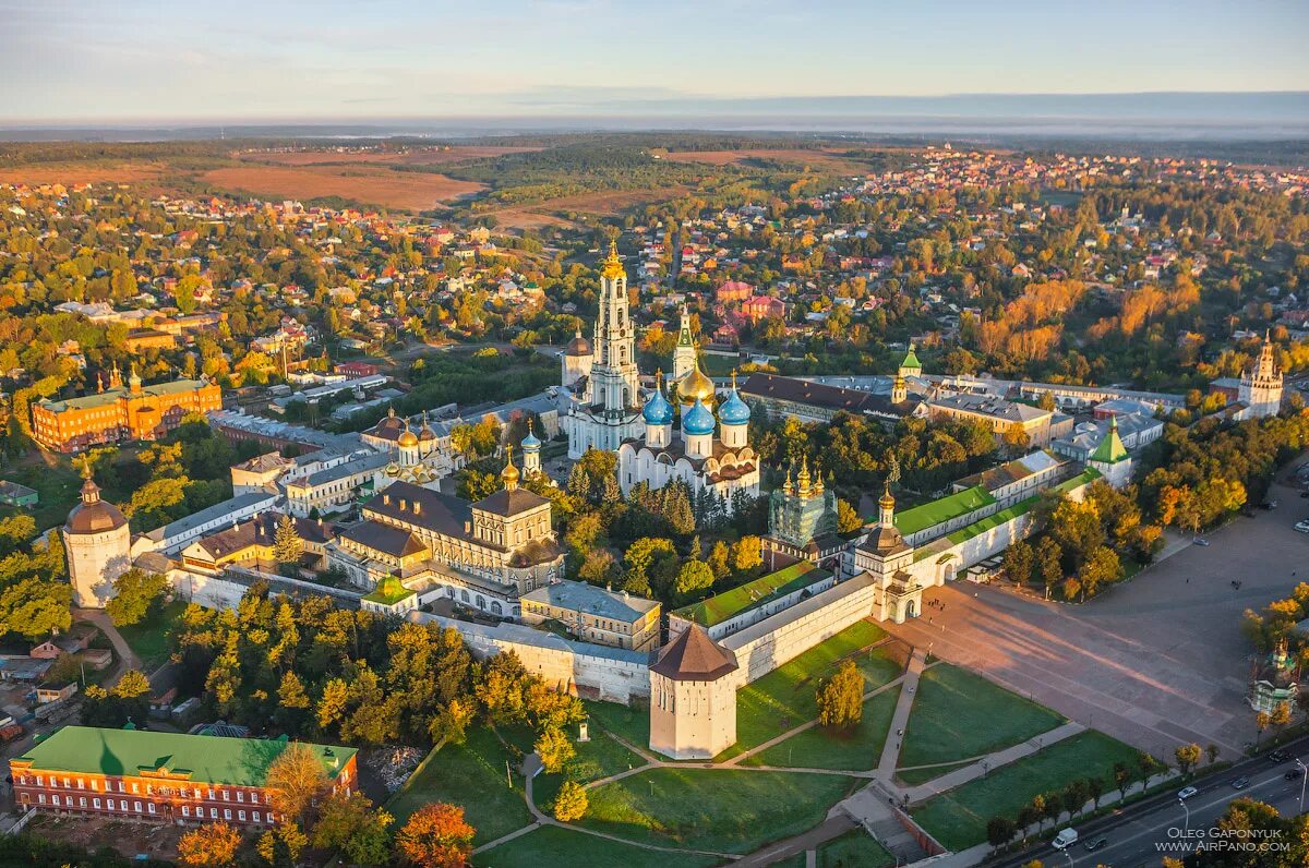 Лавра Сергиев Посад. Ярославль Троице Сергиева Лавра. Доспремичательности Сергиев Посад. Сергиев Посад Троице-Сергиева Лавра с высоты.