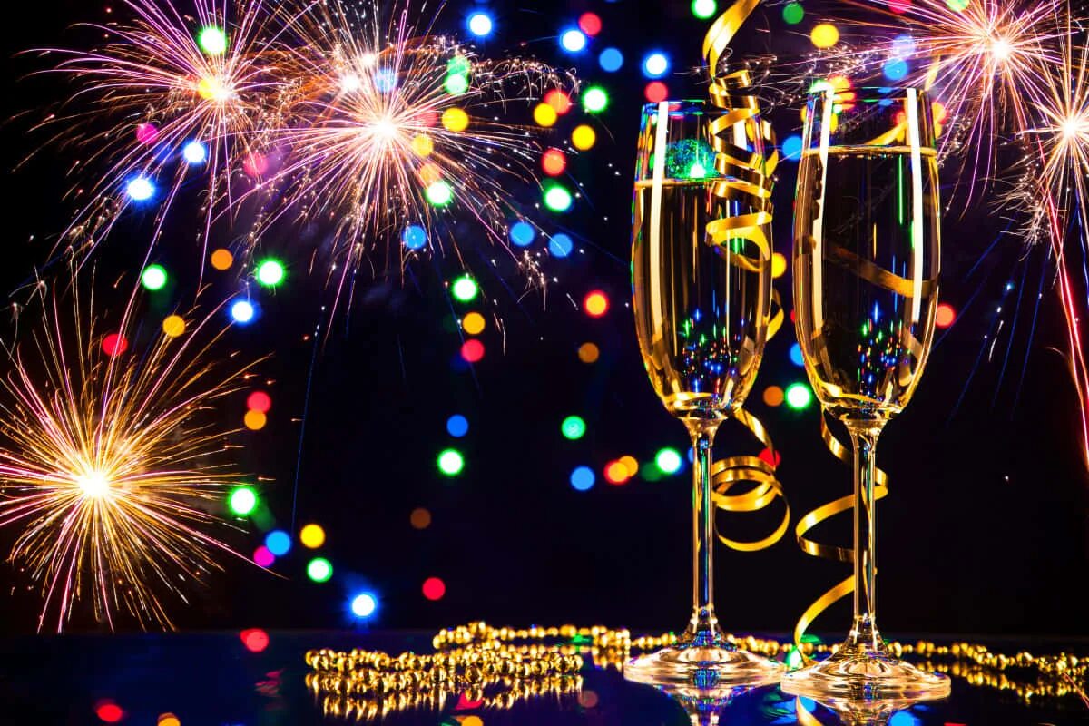 We celebrate new year. Шампанское новый год. Бокалы с шампанским фейерверк. Шампанское салют. Бокалs шампанского и салют.