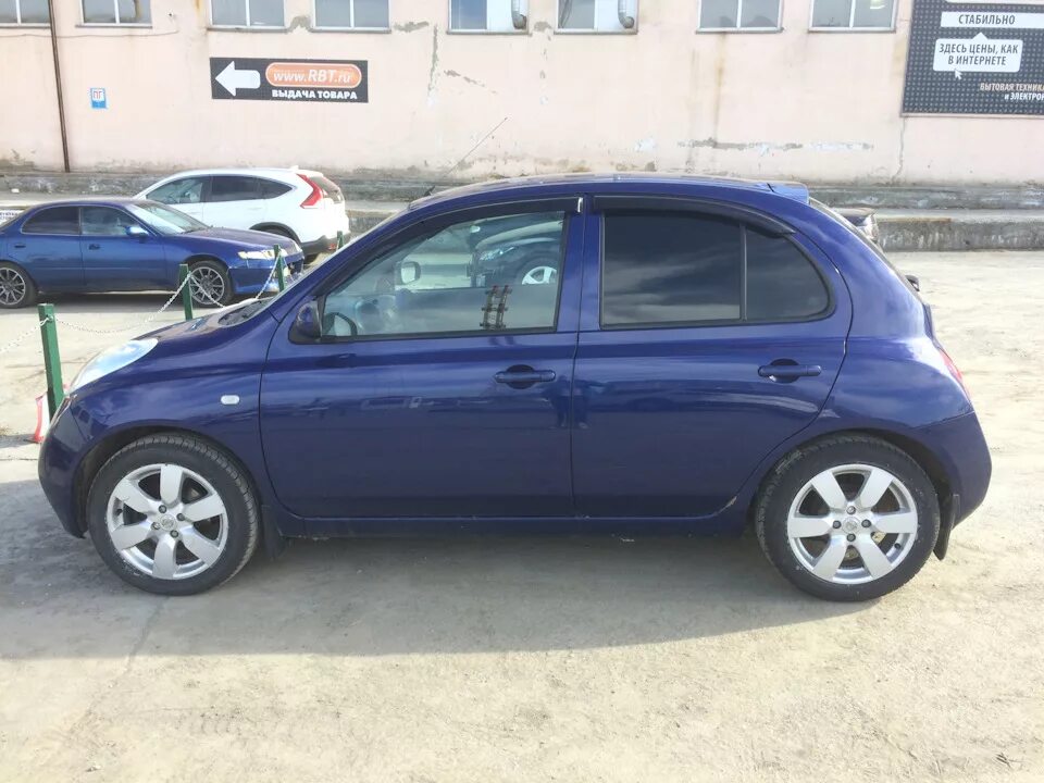 Ниссан микра к12 с черными дисками. Диски ниссан микра к12. Nissan march r17. Колеса на ниссан микра. Nissan micra r16.