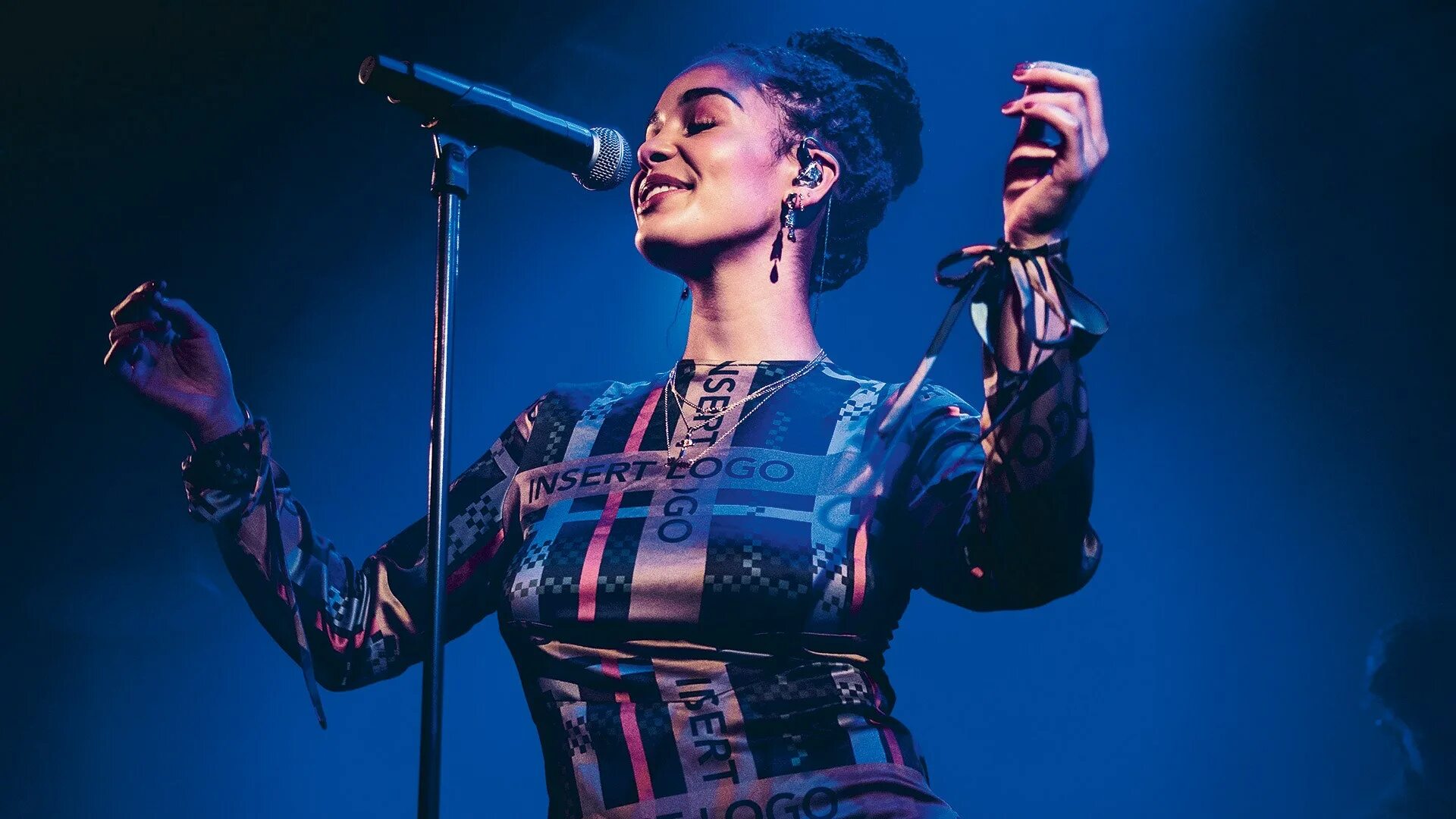 Jorja smith фигура. Миа гарсиа. Jorja smith tomorrow. Jorja. Jorja smith.