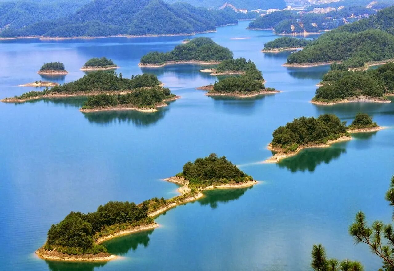 Страны занимающие тысячи островов. Озеро тысячи островов Цяньдаоху. Озеро Цяньдаоху в Китае. Цяньдаоху Чжэцзян. Озеро тысячи островов в провинции Чжэцзян это.
