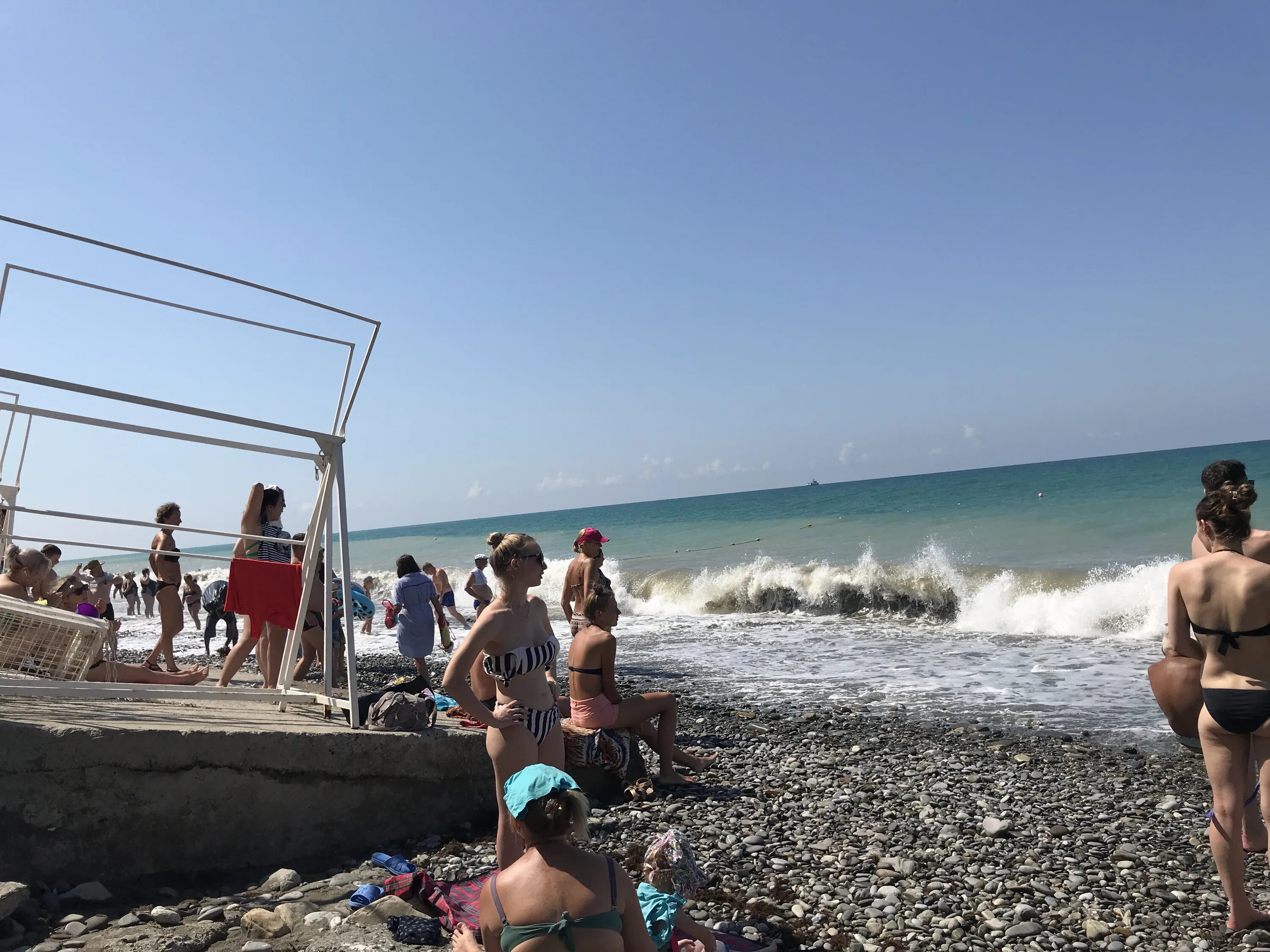 Пляж лазурный лоо. Метеонова лоо. Центральный пляж лоо июль 2022. Лоо лазаревское. Лоо 2019.