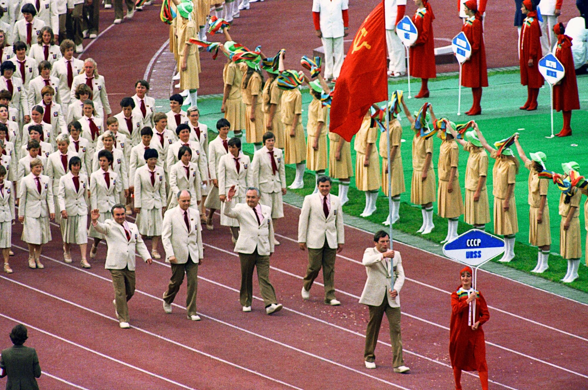 В каком году состоялись 22 летние олимпийские. Олимпийские игры в СССР 1980. Спортивные костюмы сборной СССР олимпиады 1980.