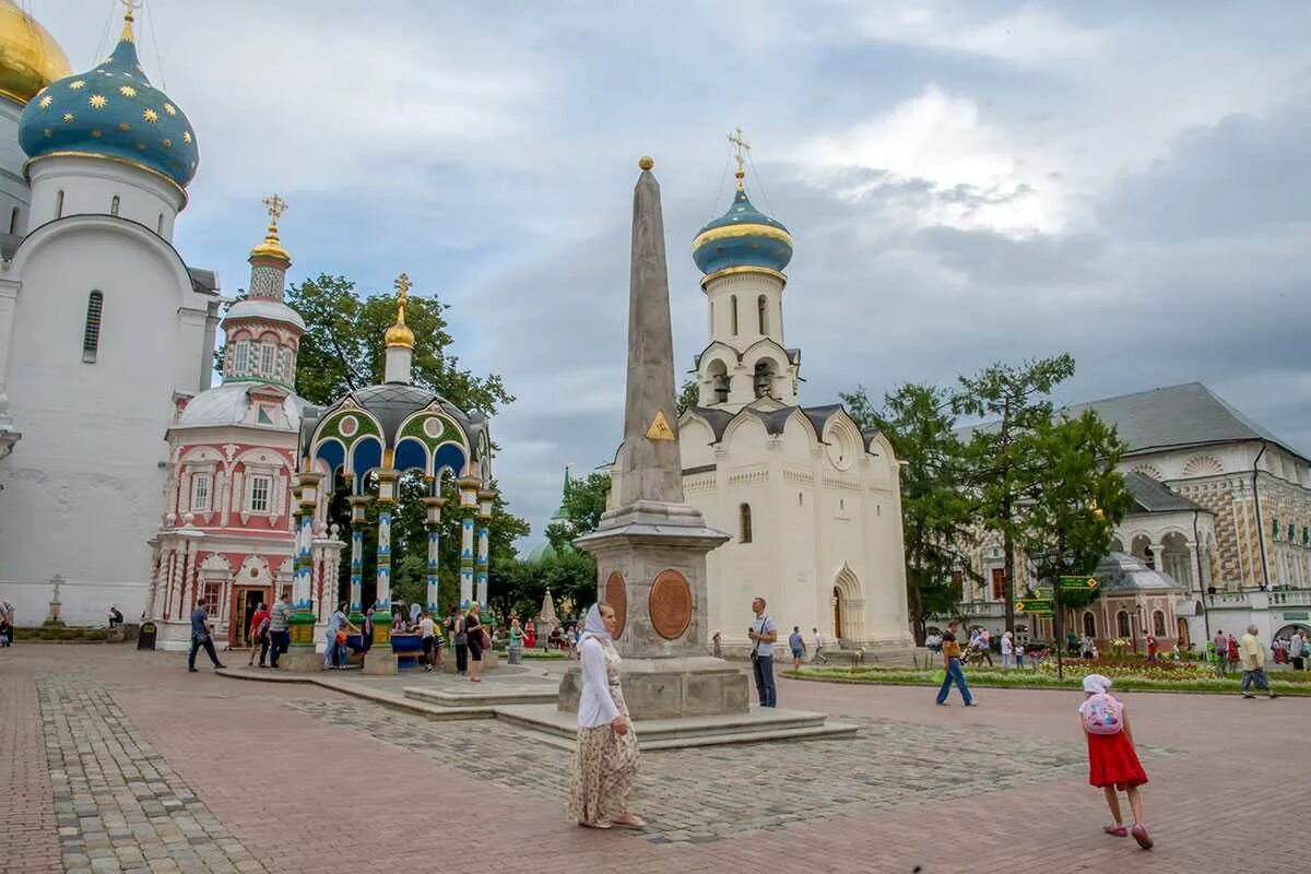 Свято троицкая лавра площадь