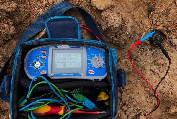 Прибор для поиска повреждения кабеля. Прибор для отыскания места повреждения кабеля. Приборы для определения места повреждения кабельной линии. Прибор для определения повреждения кабеля в земле. Генератор кабельных линий