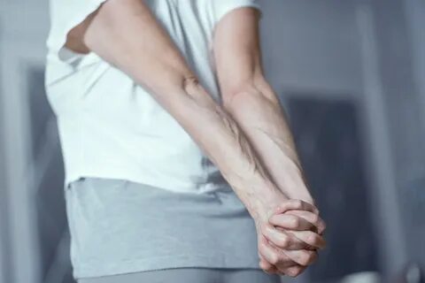 Arm her