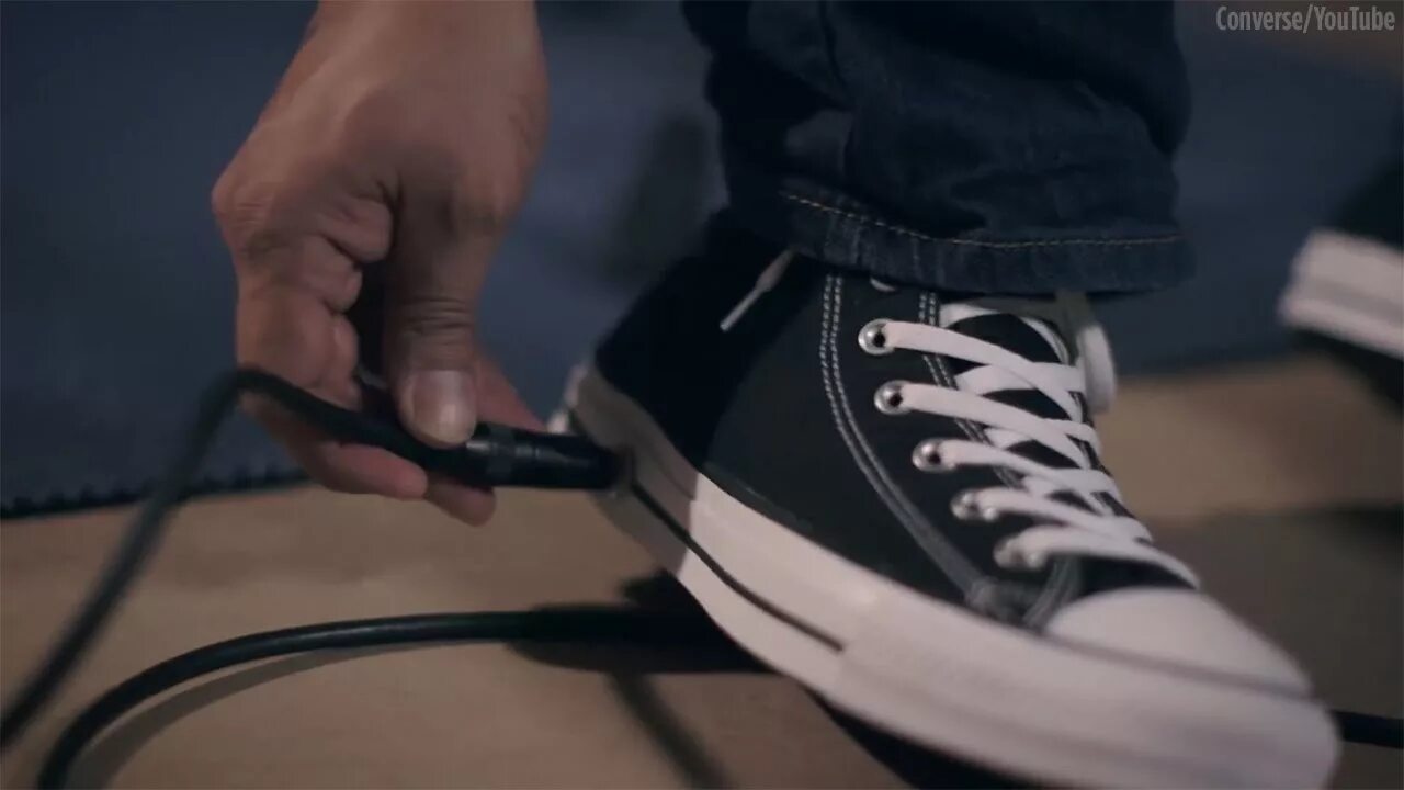 Конверсы. Nike sb dunk city market. Китайские кеды. Скрипучки обувь. Порванные конверсы.