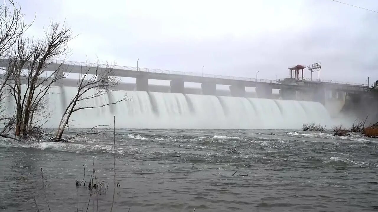 Сергеевское водохранилище. Сергеевка плотина. Шардаринское водохранилище плотина.