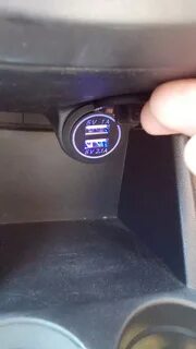 В прикуриватель вставляется