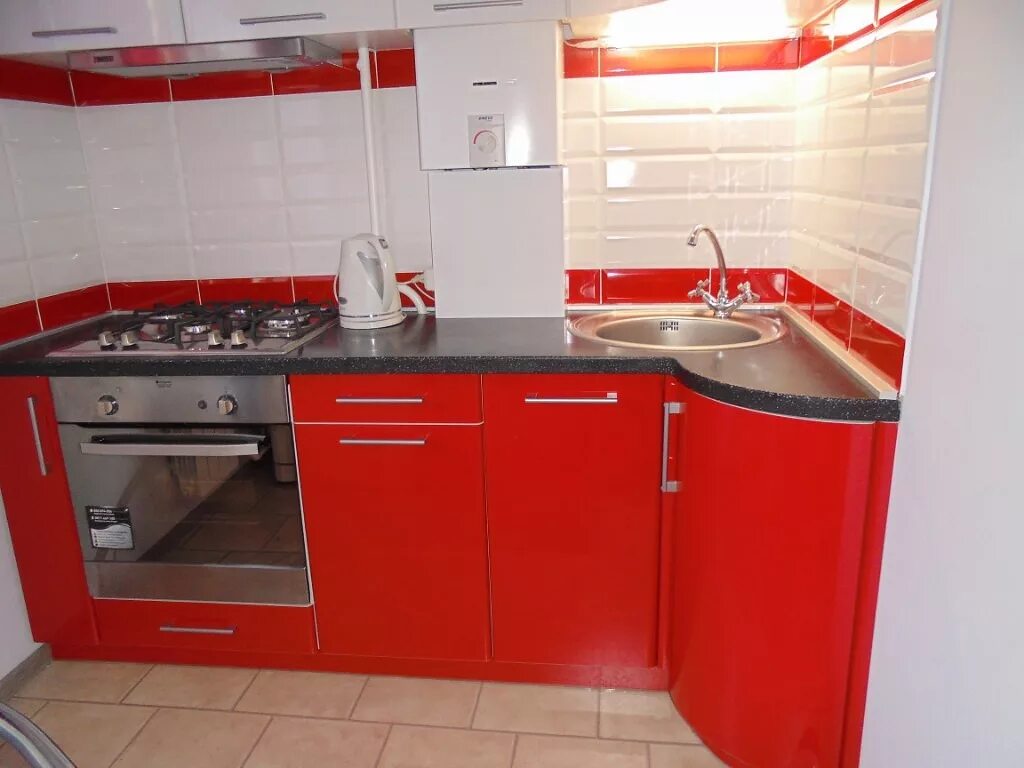 маленькая угловая кухня с колонкой. угловая кухня с газовой колонкой. модный дизайн кухонь в 5 этажке с колонкой. кухня в хрущевку угловая с колонкой. маленькая угловая кухня с колонкой.