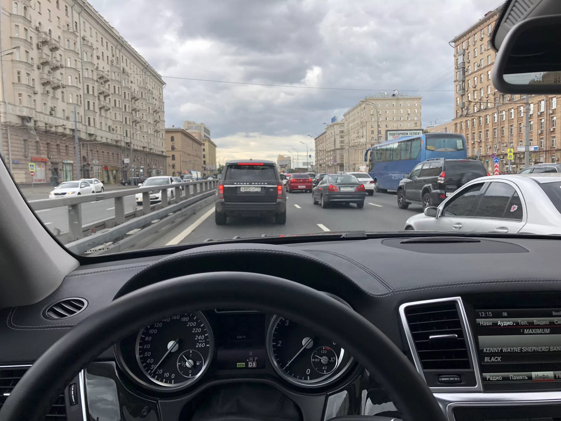 За рулем w212. Вид из окна автомобиля. За рулем Мерседеса. Вид из машины. Из москвы на машине на 3 дня