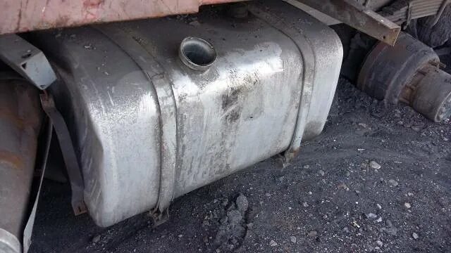 Топливный бак howo. Топливный бак 600л. Топливный бак howo. Бак топливный shaanxi 400 л квадратный алюминий dz9114552790. Топливный бак howo.