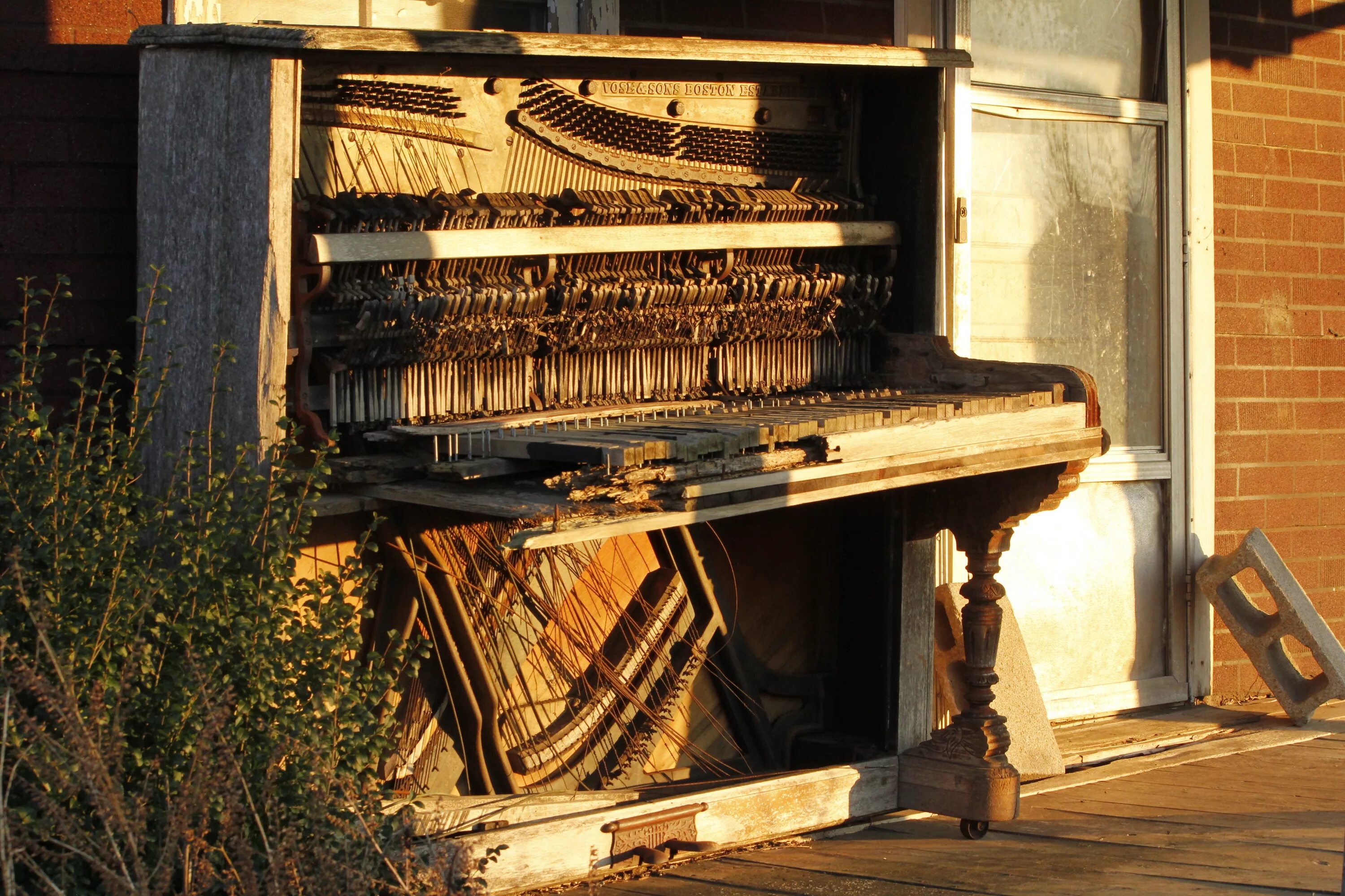 Старинное название фортепиано. Старое пианино. Старинное пианино. Старинный рояль. Фортепиано.