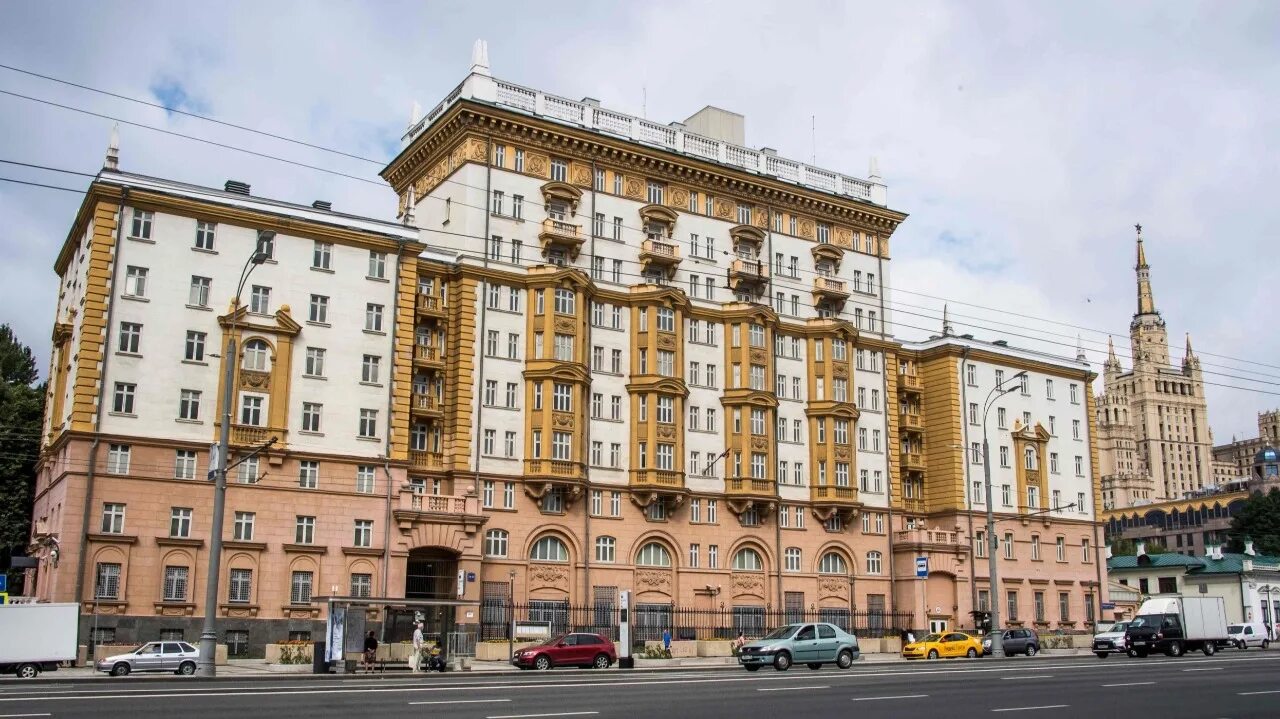 Здания посольств сша. Американское посольство в москве. здание американского посольства в москве. посольство сша в масвк. старое здание посольства сша на новинском бульваре.