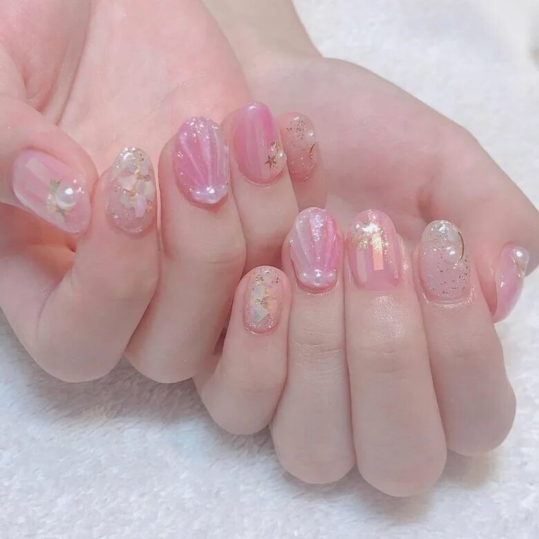 Корейские ногти прозрачные. Прозрачные розовые ногти. Корейский маникюр полупрозрачный. Корейский маникюр для ногтей прозрачный.