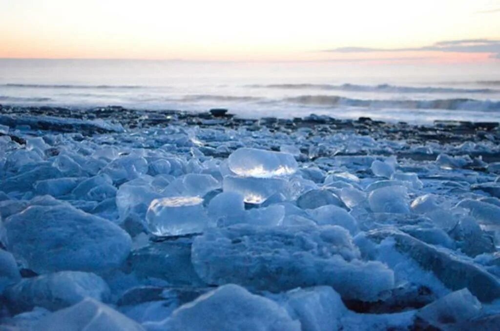 Ледяное море в Японии. Лед на море. Японское море лед. Круглый лед в море.