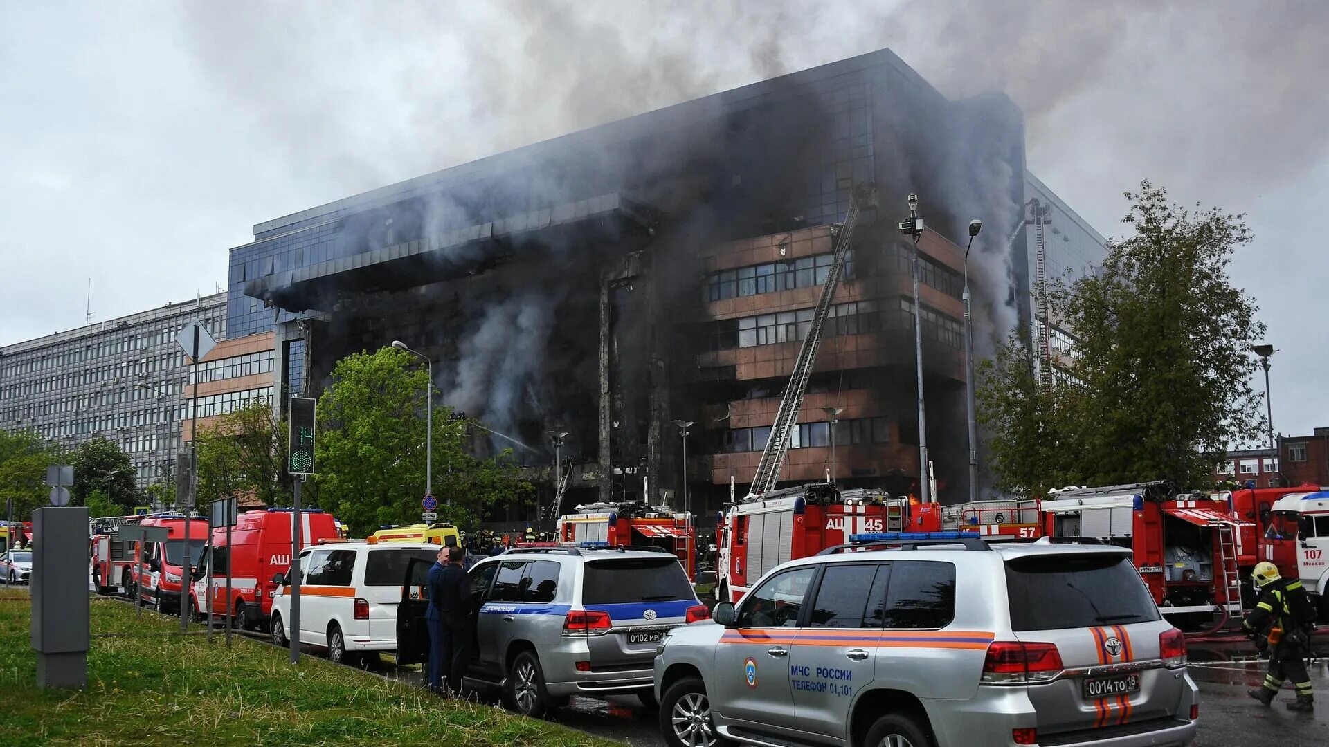 Пожар в дата центре. Гранд Сетунь Плаза бизнес-центр. Пожар в бизнес-центре "Гранд Сетунь Плаза". БЦ Сетунь пожар. Пожар бизнес центр Кунцево.