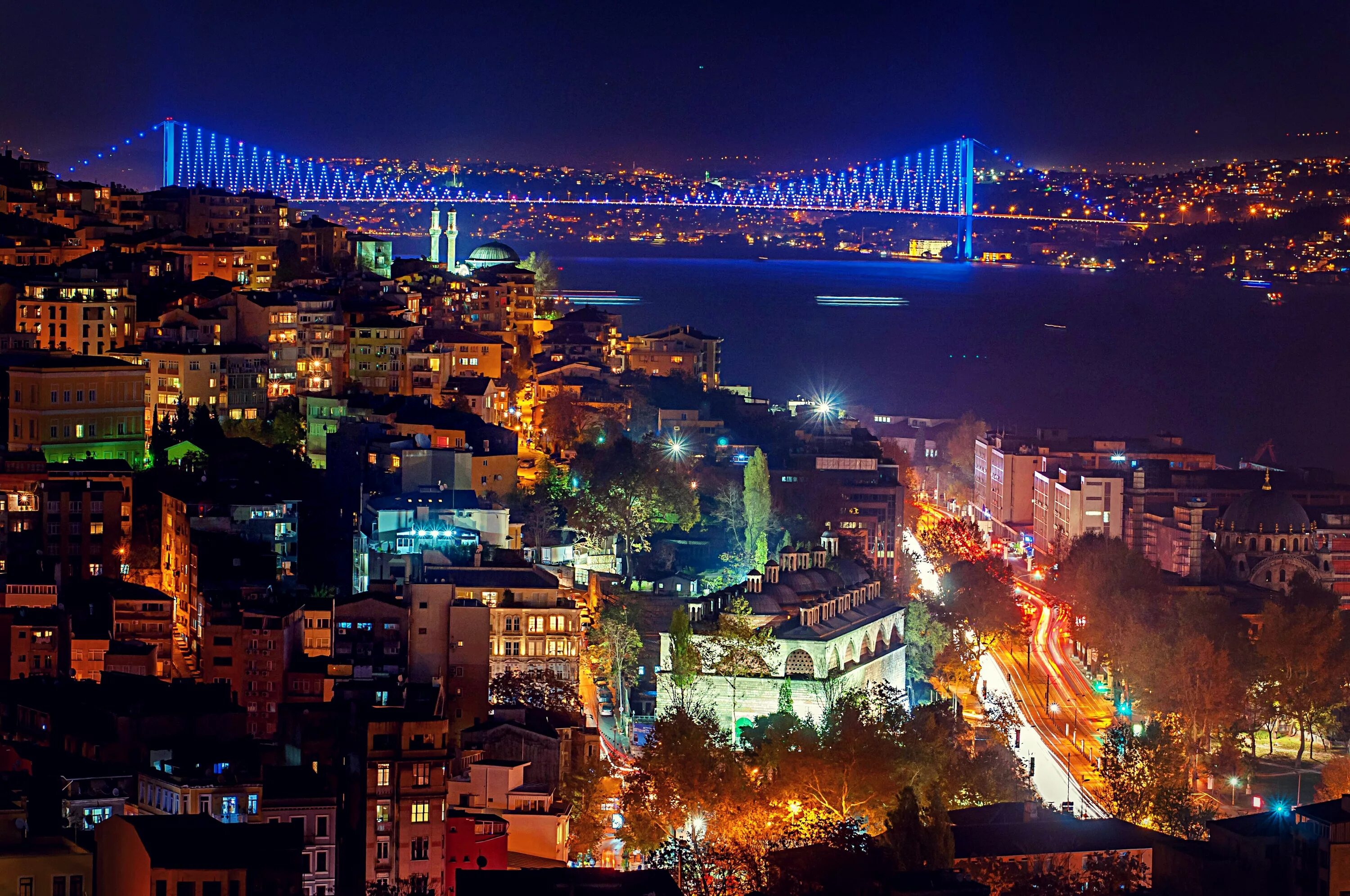 Время в городах турции. Стамбул город Босфор. Ночной Босфор Турция. Ночной Стамбул Турция. Ночной Босфор в Стамбуле.