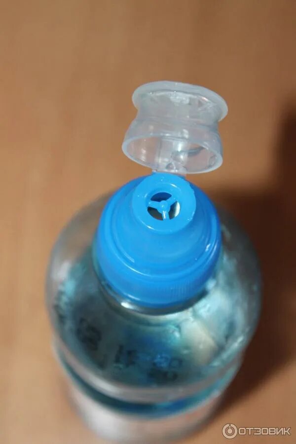 Бутылочка правда. Бутылка воды детская Агуша. Бутылочка с водой для детей Агуша. Бутылка с водой с горлышком для детей. Детская вода непроливайка бутылка.