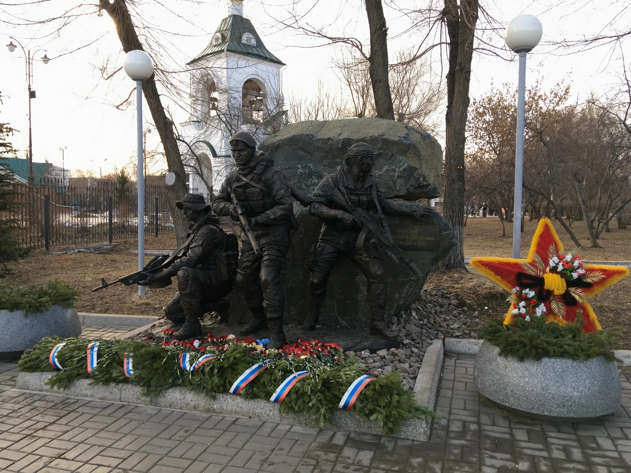 Памятник Боевая тройка в Красноярске. Памятники Великой Отечественной войны в Красноярске. Мемориал ВОВ Красноярск. «Мемориал Победы» Красноярск памятник бойцам спедразделения. Где была вов в красноярском крае