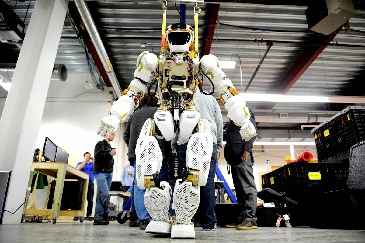 Первые космические роботы. Робот r5 Valkyrie. Valkyrie Robonaut 5. Роботы в космосе. Робототехника в космосе.
