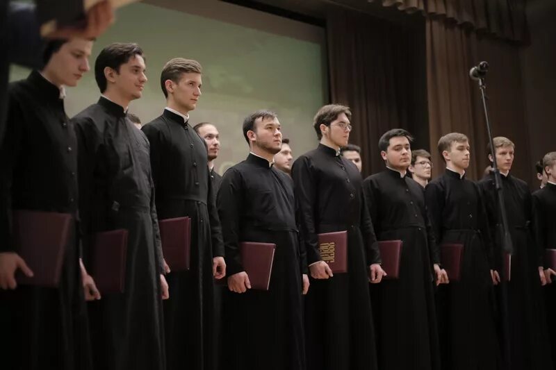 Песнопение сретенский хор. Духовная Академия Сретенского монастыря. Хор Сретенского монастыря Середа. Духовная семинария Великий Новгород. Хор Сретенского Академия.