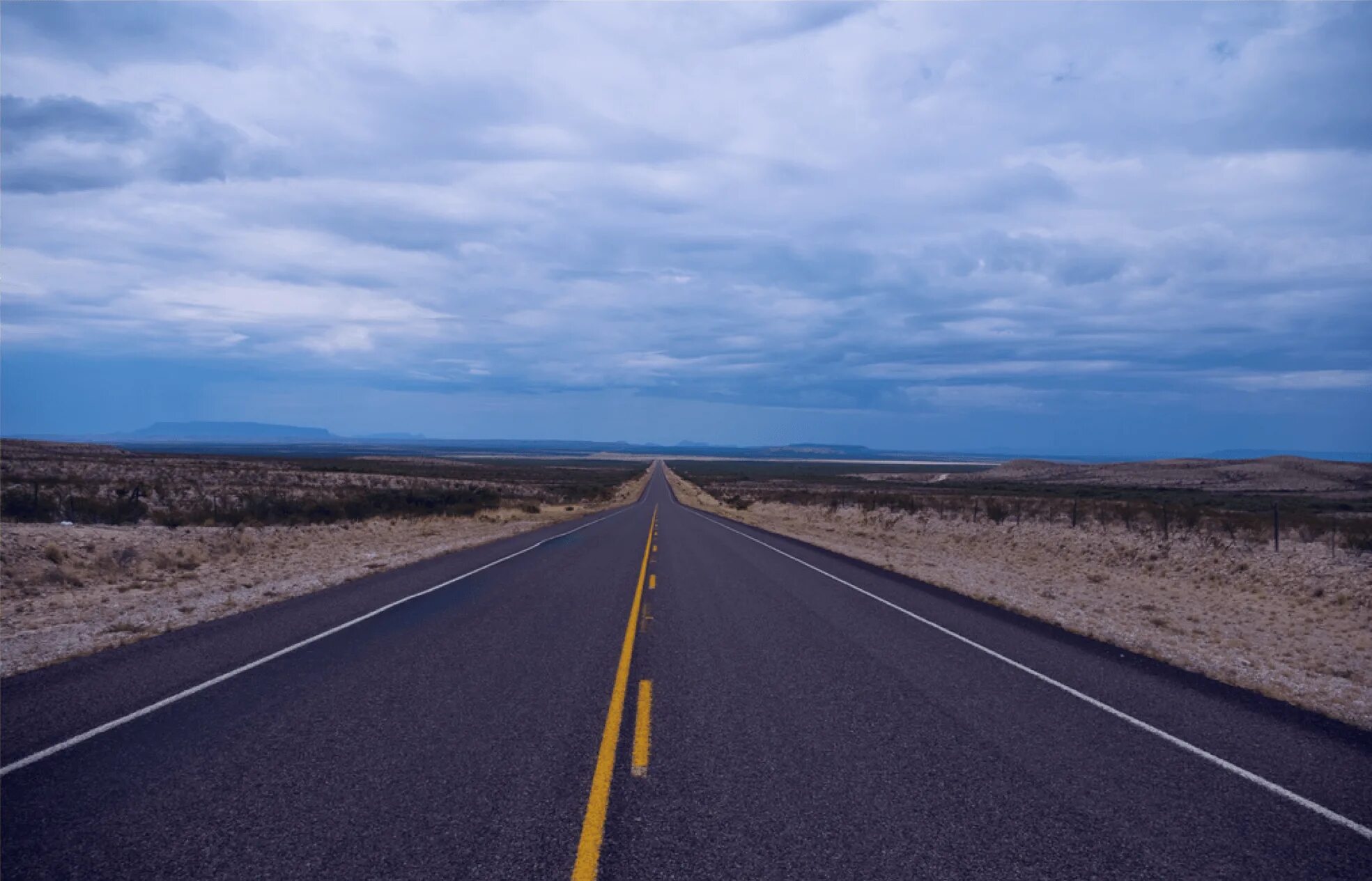 Over the road. Длинная дорога. Длинная дорога фотография. Американский длинные дороги. Длинная дорога панели.