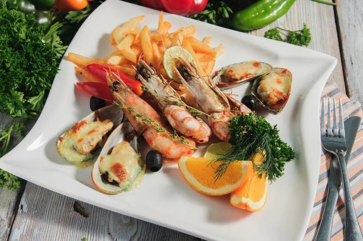 тарелка с морепродуктами. ассортимент блюд из морепродуктов. морепродукты в ирландии. ресторан морепродуктов эстетика. ассортимент блюд из морепродуктов.