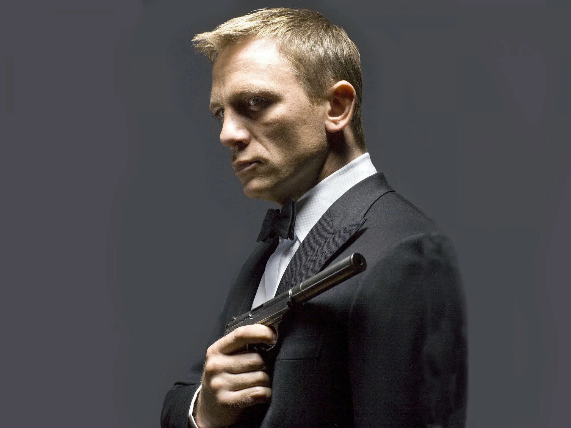 Агент 007 актеры. Агент 007 дэниел крейг. Дэниел крейг 007. Казино рояль casino royale 2006 даниэль крейг. Дэниел крейг в смокинге.