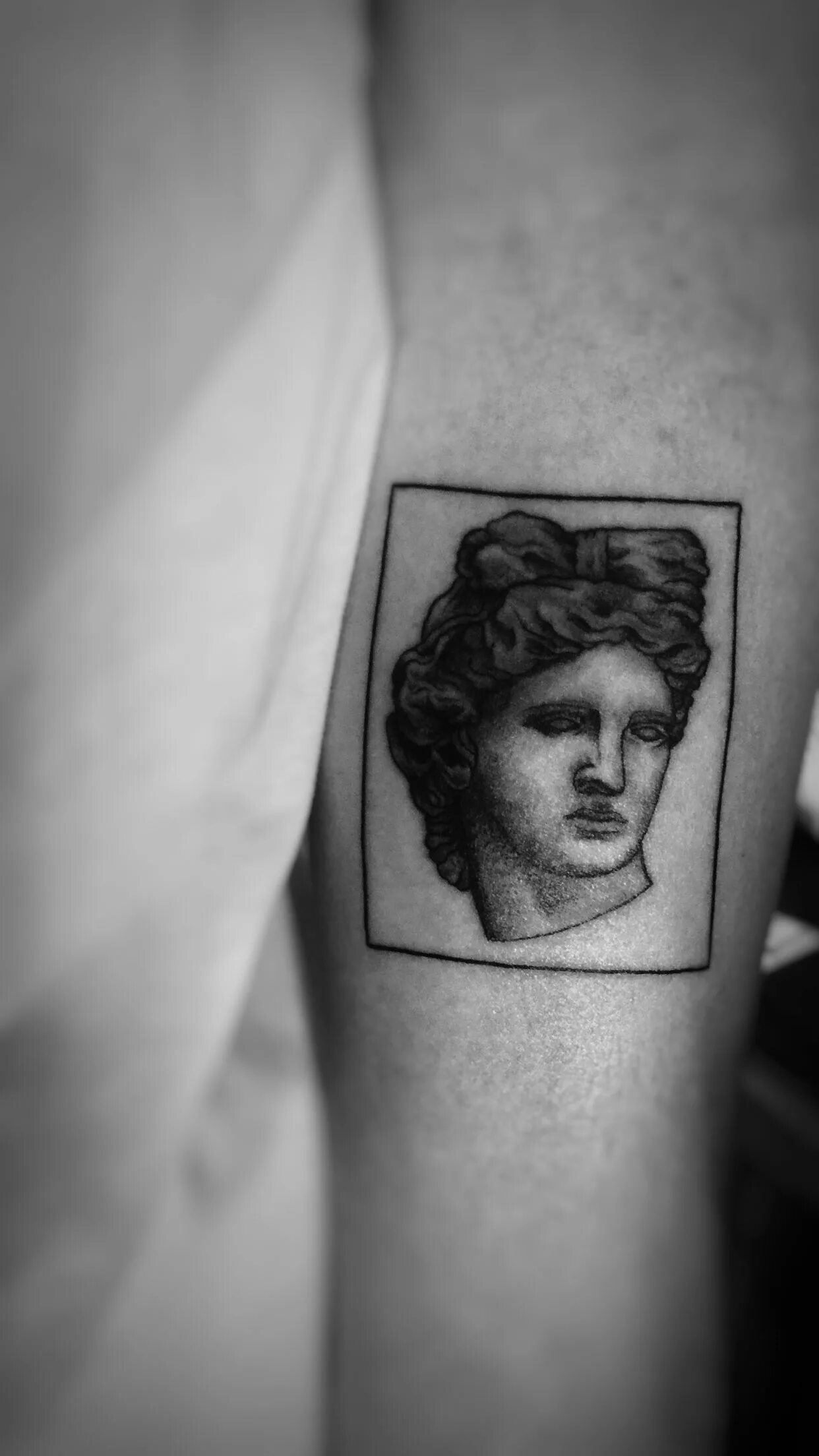тату аполлона в шапке. Dionysus tgod tatoo. греческие тату аполлон. давид аполлон микеланджело. тату греческого бога аполлона.
