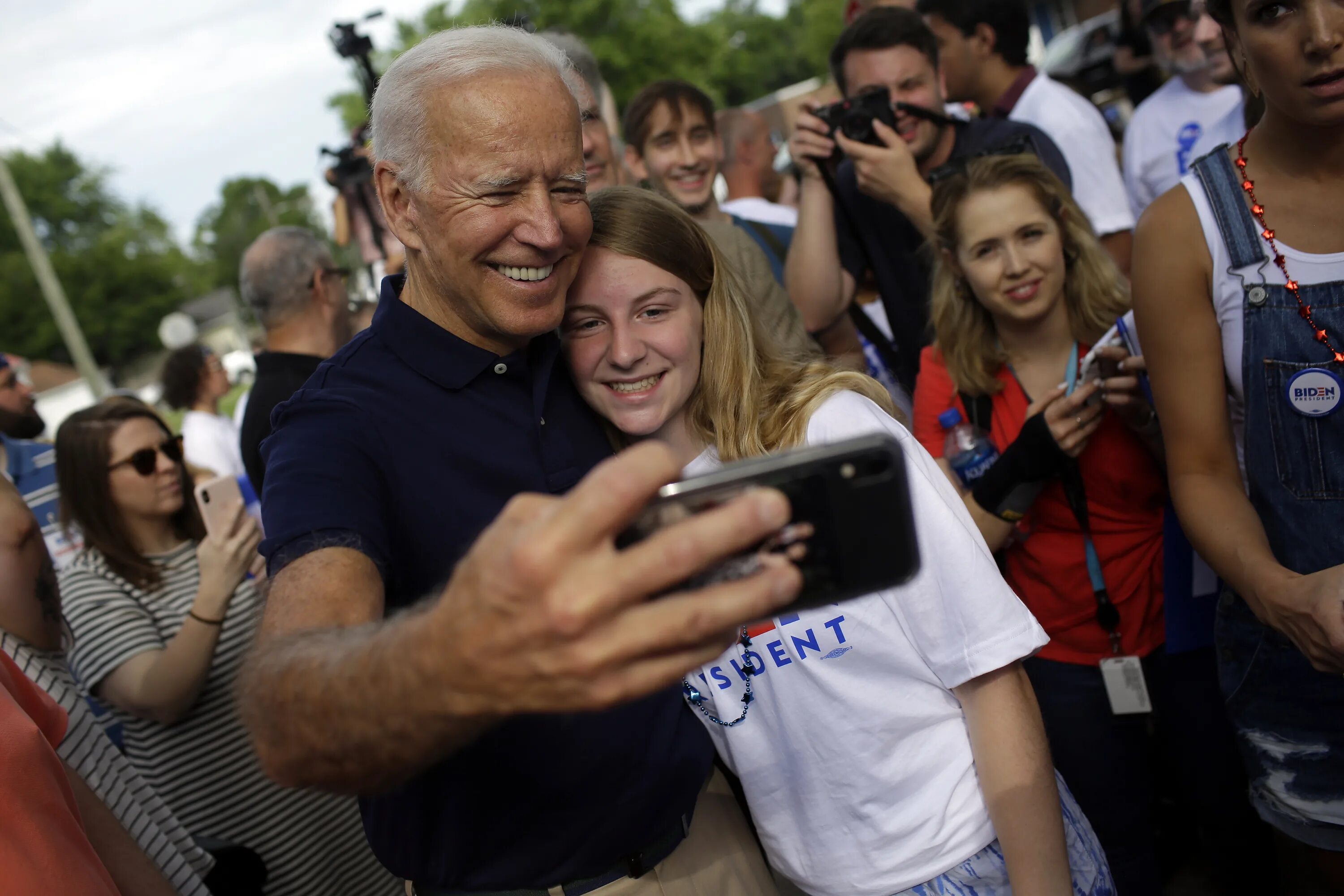 Хантер Байден. Селфи Джо Байдена. Ноутбук Hunter Biden. Джо Байден с ноутбуком.