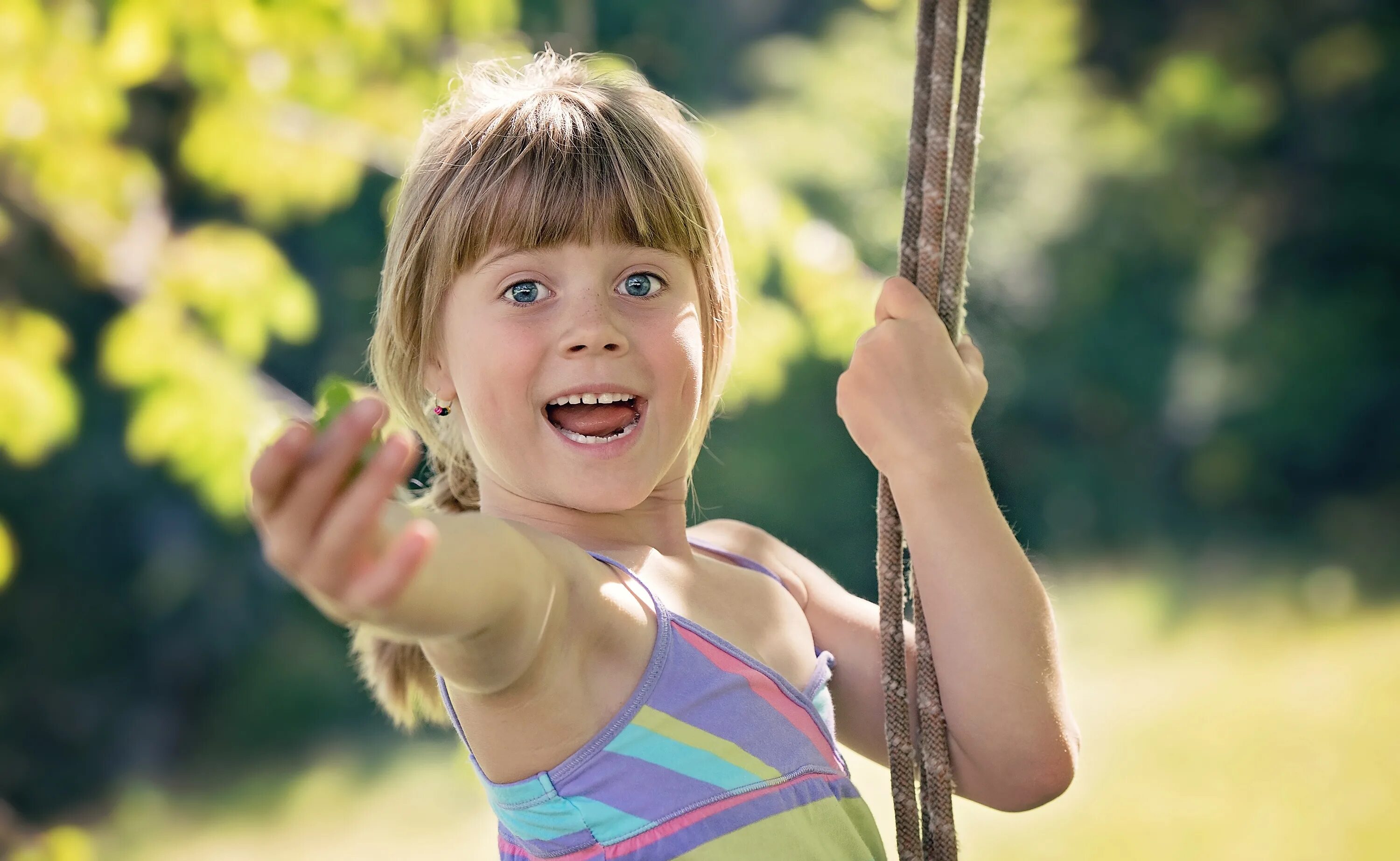 Children see children do. Человек для детей. Стремление дети. Сильная девочка фото. Сильные девочки дети.