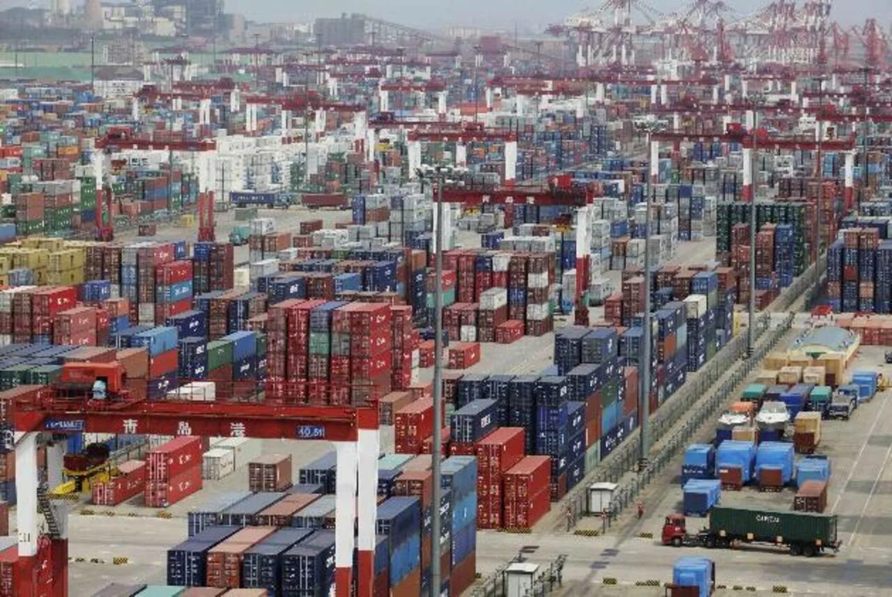 Контейнерные перевозки. Логистика контейнеры. Порт с контейнерами в Китае. Логистика из Китая.