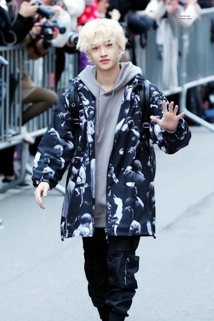 Чан одежда. Бан чан stray kids рост. бан чан в полный рост stray kids. банчан из stray kids. бан чан из stray kids во весь рост.