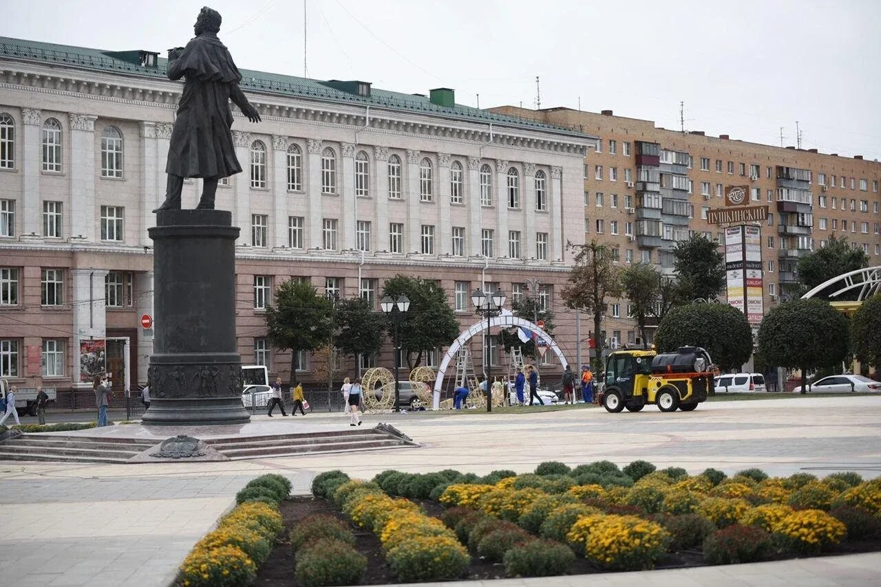 Какое население в городе курск. Театральная площадь курск. курск площадь города. курск центральная площадь. курск театральная площадь сегодня.