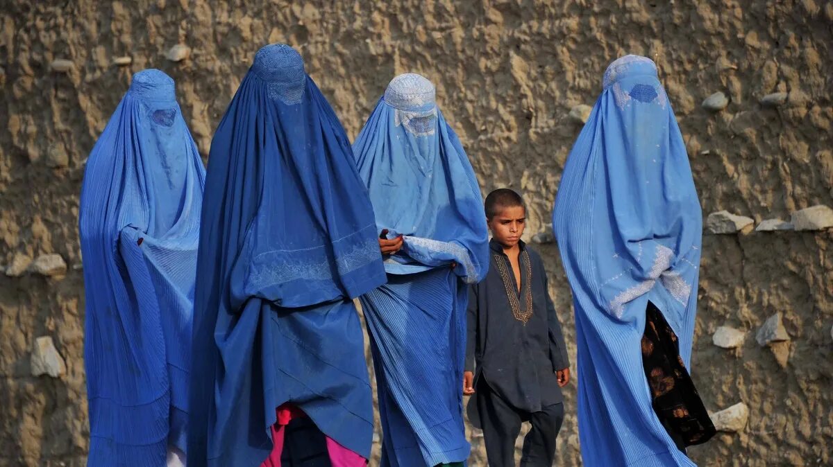 Кабул Афганистан женщины одежда. Бурка Талибан. Талибы в Афганистане & чадра для женщин. Бурка Афганистан.