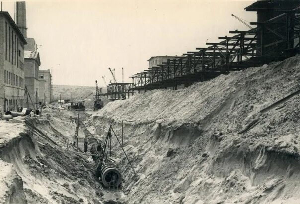 Старинный водопровод. Канализация самара 19 век. История водоотведения. Канализация в москве 19 век. Канализация самара 19 век.