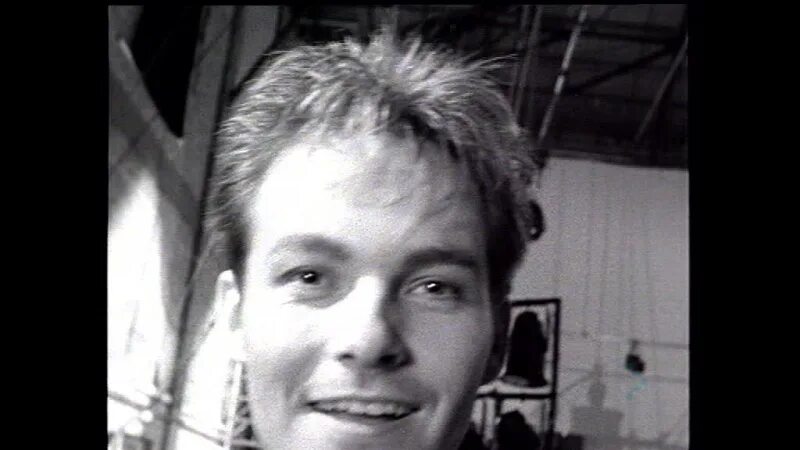 Cutting crew i just текст. Cutting crew. cutting crew солист группы. cutting crew фото в молодости. cutting crew i just died in your arms.